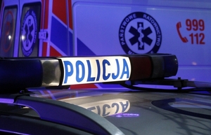 karetka pogotowia i policja