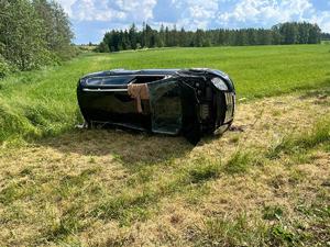 na zdjęciach widnieją pojazdy biorące udział w zdarzeniu drogowym